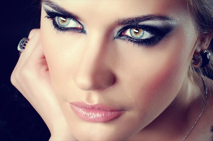 Εύκολο και Glamorous μακιγιάζ για την Πρωτοχρονιά - LadiesWorld.gr