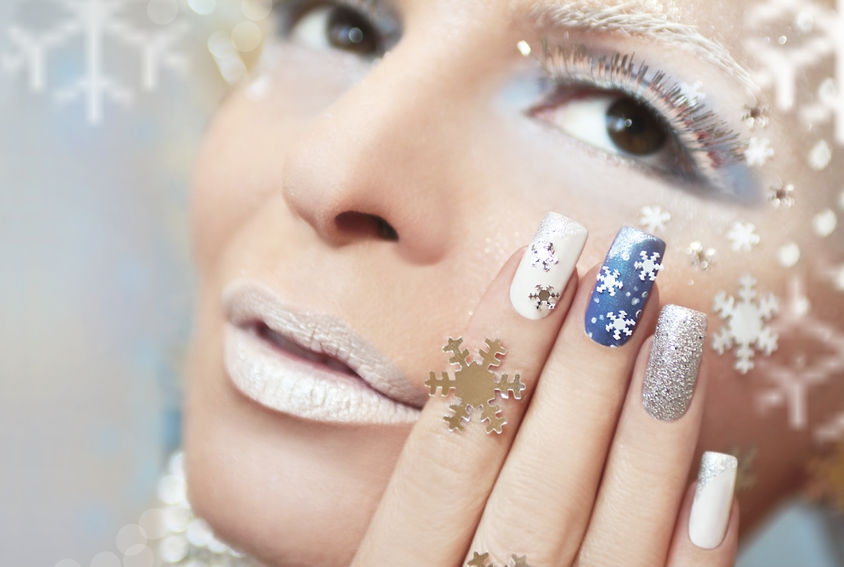Χριστουγεννιάτικα νύχια 2021 - 51 σχέδια για να διαλέξεις - LadiesWorld.gr