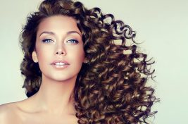 Σγουρά μαλλιά: 5 Tips και 35 ιδέες για χτενίσματα - LadiesWorld.gr