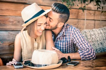 Πώς να τον κάνεις να σε ποθεί: Τα «πρέπει» & «μη» - LadiesWorld.gr